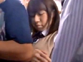 満員電車で冷酷無慈悲な痴漢に性的暴行顔面射精されるボイン女子校生
