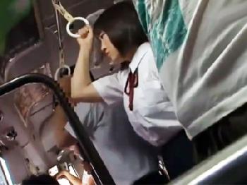 誰にも助けてもらえずにバス内で痴漢にゴムなし性行為された爆乳女子校生