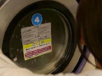 コインランドリーで洗濯している間だけ巨乳娘と浮気SEX!!