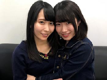 仲良し素人娘2人組と情熱的なディープキスしながら焦らし手コキ