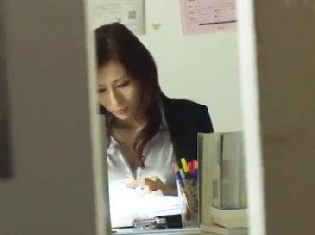 仕事熱心な高潔女教師さんが生徒による裏切り凌辱でプライドへし折られてしまう‥