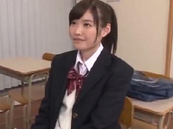 デリヘル呼んだらまさかの同級生来て流れですぐに挿入開始!!