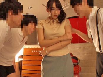 悪ガキたちに調教されるPTA会長と熟女教師