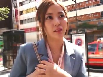 性的欲望が爆発寸前な若妻と温泉旅行で密通性交