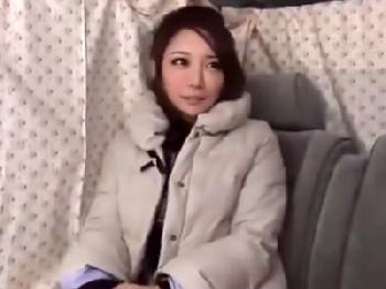 ナンパインタビューで卑猥さが爆発したマダムの中出し股間の割れ目獲得