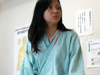 黒髪の素人娘が冷酷非道な施術師の魔の手にかかり強引なコンドーム非装着の膣内射精交尾