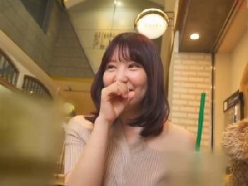 顔の感じからもエロ乳が容易にわかる21歳ナースにコンドーム未装着の膣射性交