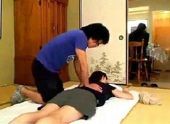 訪問マッサージ師に寝取られた団地妻たち!!膣の中までトロトロに解されてリピート確定!!