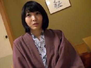 密会温泉旅行で他人棒子宮へ直接ぶっかけ射精にヨガる背徳人妻