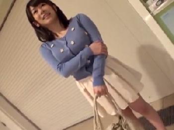 緊張してると言いつつ巨根にメロメロで奉仕する美麗乳房の素人