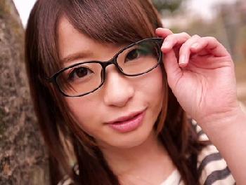 眼鏡女子大生の整った顔に大量ぶっかけできるバキュームフェラ