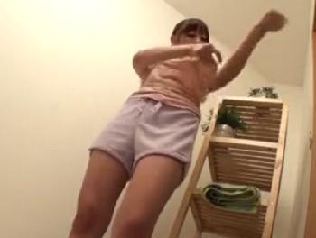 気の強い実姉の寝込みを襲って避妊具未装着で膣内射精