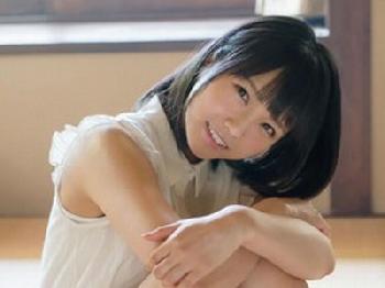 本人の希望で中出しAVに出てしまった天然美少女