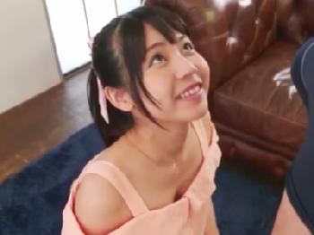 マニア歓喜のそそる系美少女が大きなペニスを小さな膣で受け止めるディープな性行為