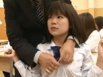 ベビーフェイス美少女がメイド服きてご奉仕SEX!!