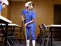 社内で密かに尺八ご奉仕してるところを見た人妻清掃員がムラっとくる→他の男性会社員甘く誘い挿入交尾開始