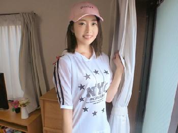 Kポップ好きの美少女が男根の上でダンス