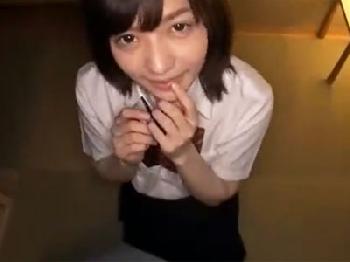 アイドル級の美少女女子校生が大好物ペニスを嬉しそうにフェラチオ