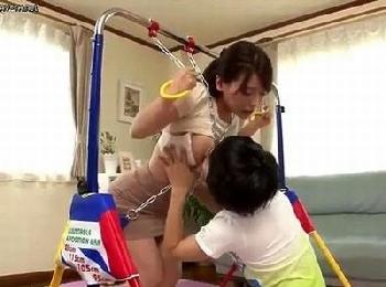 巨乳大好きなマセ甥にあらゆる手でイタズラされた美人中年女性