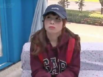 恥ずかしがり屋美少女がチェリーボーイと初対面で筆おろし