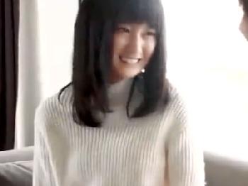 処女と言われても疑わない黒髪清純系素人女子大生を脱がせたら結構巨乳だった件!!