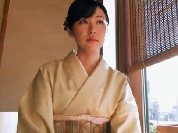お淑やかとても綺麗な着物女性が巨根でオメコ内でスペルマ発射されて恍惚顔