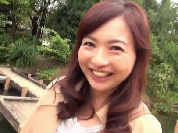 まだ女を捨てきっていない美魔女とデート→夫以外に股を開いて花開く人妻たち