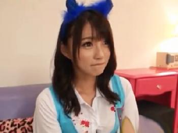 ナンパで捕まえた素人のコスプレ娘を口説き落として挿入顔面射精成功