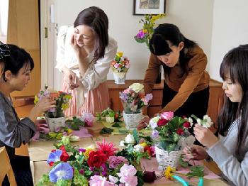 営業マンの邪な感情により夫の前で犯される人妻