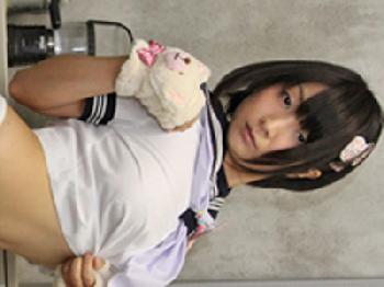 男を間に会してレズビアン3Pや乱交を楽しむ美少女たち