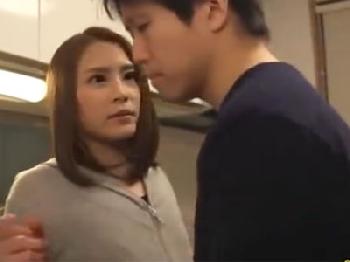 友人の夫に迫られてそのまま禁断の関係になってしまう美女