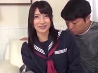 言われるがままペニス受け入れる従順女子校生の股間のワレメに避妊具なしで挿入射精