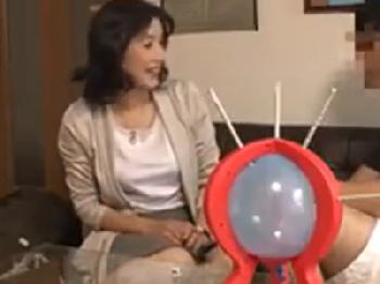 熟女を口説き落として連れ込み→コンドーム非装着の膣内射精交尾を盗撮!!