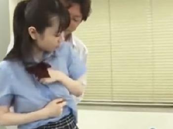 色白巨乳の童顔女子校生が強引に挿入されて絶頂→精液ぶっかけで悶絶