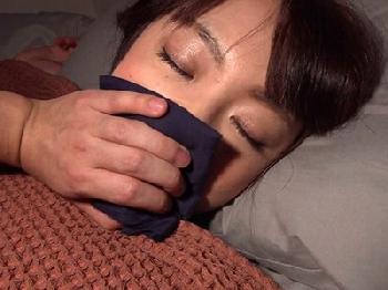 睡眠姦アウトー!!眠った女子大生たちに次々に猥褻なイタズラしてぶっかけハメ撮り