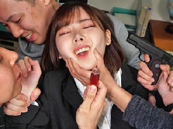 悪質ヤリサーに潜入し媚薬を飲まされた囮捜査官→脳内が性行為への欲求に支配されて限界突破!!