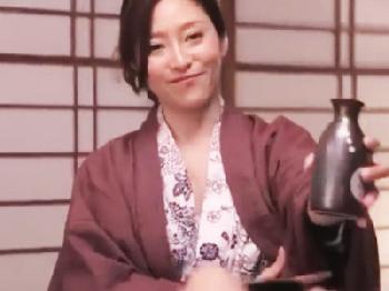 義母の艶めかしい入浴姿を目撃して興奮してしまった義理息子がオメコへ挿入したまま射精して孕ませる