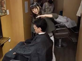 奴〇オークションで競り落とされた巨乳人妻たちが理性崩壊するまで調教されて…