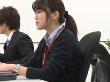 仕事中なのに部下の女性会社員脅してオフィス内顔面射精交尾に持ち込むクズ上司