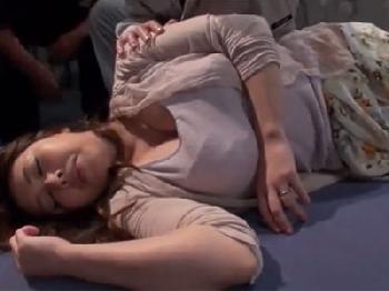 豊乳な熟女人妻が強引な輪姦凌辱で屈辱的な絶頂地獄