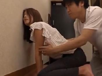 酔っぱらい女性会社員家に連れこんで据え膳セックス頂きました