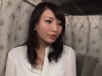 一等地にお住いのセレブ人妻が爆発寸前な性的欲望を持て余し不貞交尾で中出し