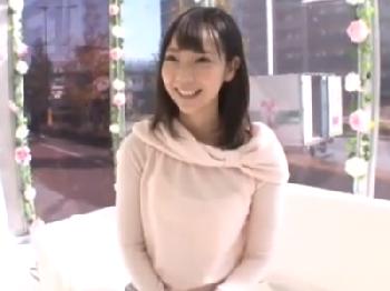 ミニスカート黒髪の自分のルックスに自信がありそうな女子大生に強制的に男優巨根ぶり込み性交