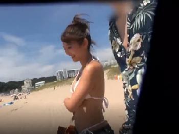 海ナンパした彼氏連れギャルをマジックミラー号で寝取って汗だく息切れSEX