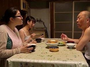 童顔美少女をクソ爺が開発調教生活!!