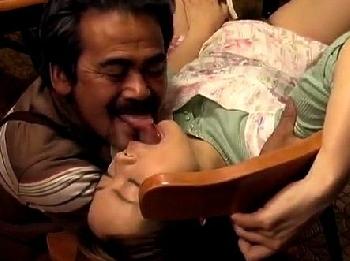 熟女人妻を連れ込み近親タブー性交!お風呂で洗体を楽しんだらフル勃起した陰茎をフェラチオ