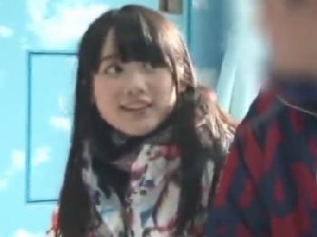 男友達に避妊具未装着で膣内射精され焦るベビーフェイス美少女