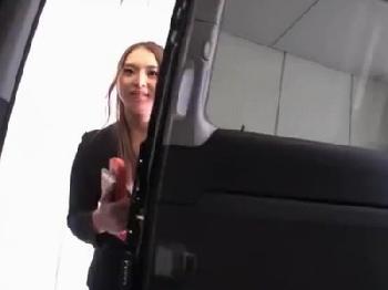 ムチッとした刺激的なカラダの巨乳の現役女性会社員が自らAV応募でアブノーマルSEXにご満悦