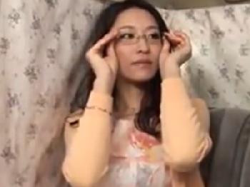 メガネ素人人妻をナンパ!!即日寝取り中出し展開W