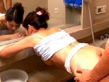 身体だけはいつまでも若い母→息子の成長したいきり勃ったペニスに完全に夢中になって毎日肉親禁忌交尾